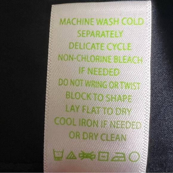 Lilly Pulitzer Black Willa oversized Boho Peasant top
Large - Picture 7 of 9